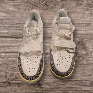 Nike White and Black Patterned Sneakers